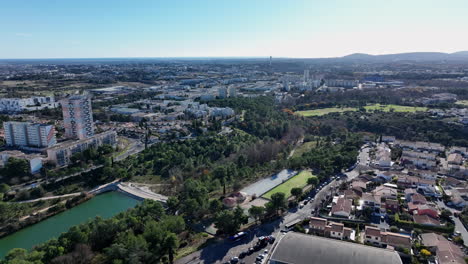 vista del cielo: la presa de montpellier, un símbolo del urbanismo transformador.