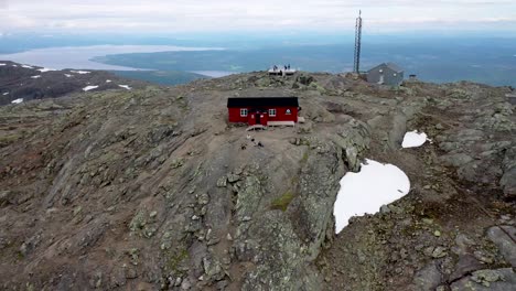 Die-Top-Hütte-Im-Sommer-In-Åre-1