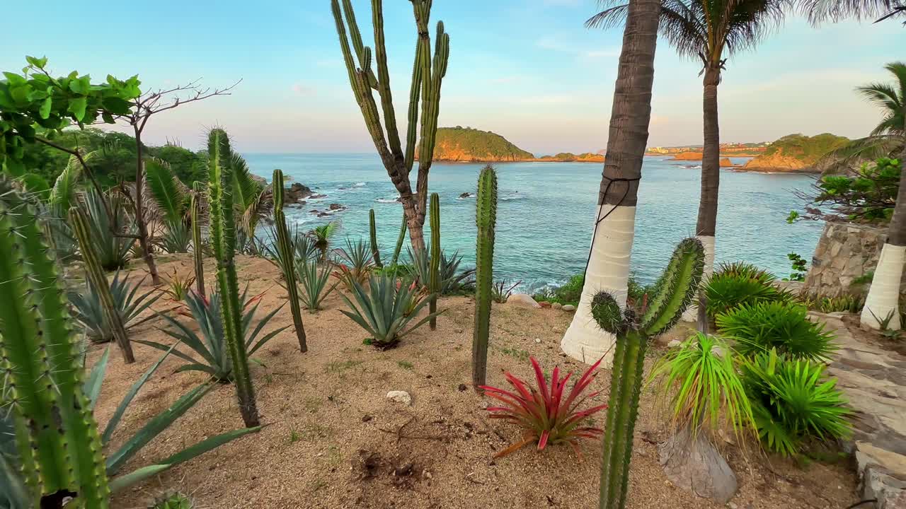 Vista paradisíaca da paisagem marinha do quintal de uma casa de campo tropical em Huatulco, México