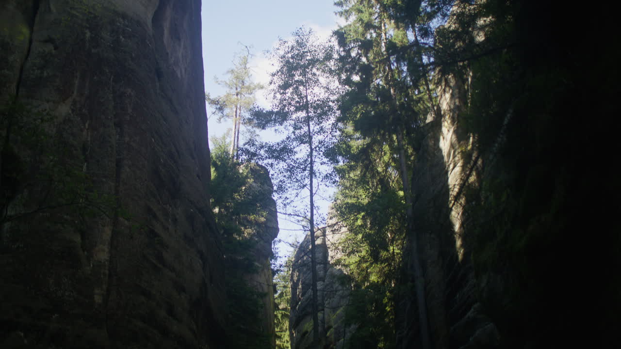 Formazioni rocciose naturali chiamate "Città di Pietra" nella Repubblica Ceca.