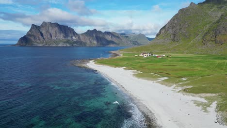 Lofoten-Inseln-Uttakleiv-Strand-In-Norwegen,-Skandinavien---Antennensockel