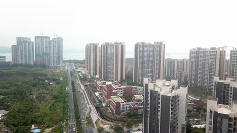 Drohnenaufnahmen-Der-Außenbezirke-Von-Guangzhou-An-Einem-Nebligen,-Dunstigen-Morgen,-China-5