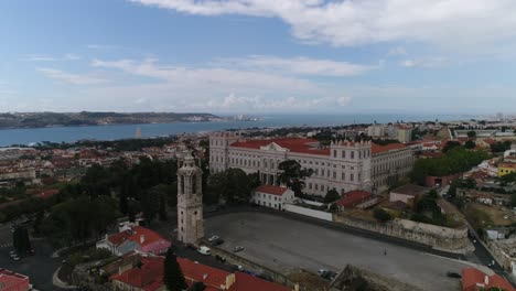 Vista-Aérea-De-La-Ciudad-De-Lisboa-Y-El-Río-Tejo