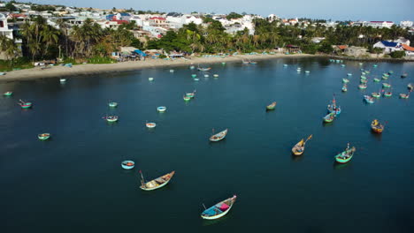 Panorama-Aéreo-Escénico-De-La-Costa-Tropical,-Pueblo-De-Pescadores