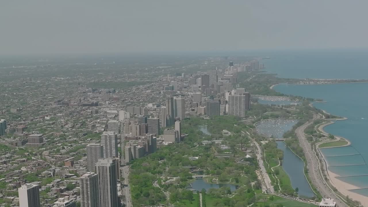 Cityscape view of Chicago with green parks and Lake Michigan shoreline