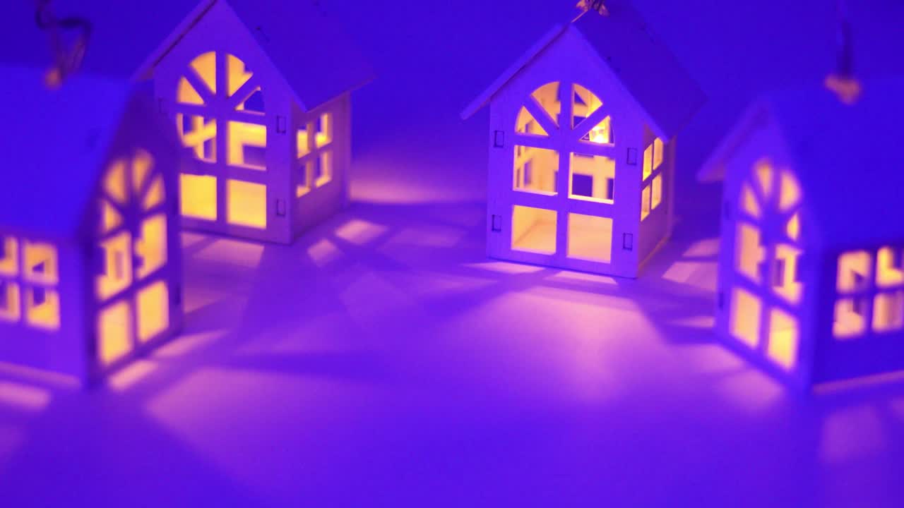 préstamos y bienes raíces comerciales, bienes raíces y conceptos de inversión con casas modelo y ventanas que se netan y se desvanecen lentamente en el interior