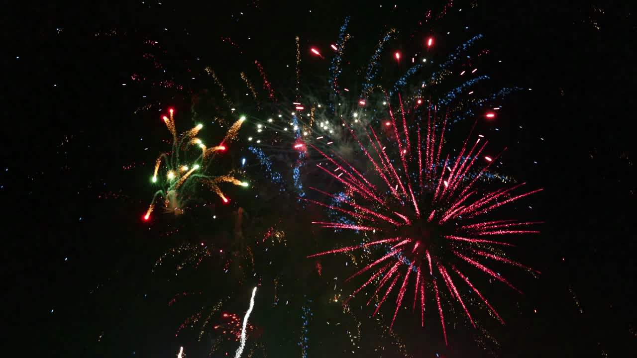 espectáculo de fuegos artificiales - agudo vibrante limpio 4k uhd bucle