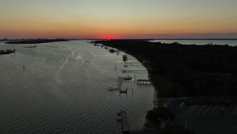 Vista-Aérea-De-La-Puesta-De-Sol-Sobre-Alabama-Y-Florida