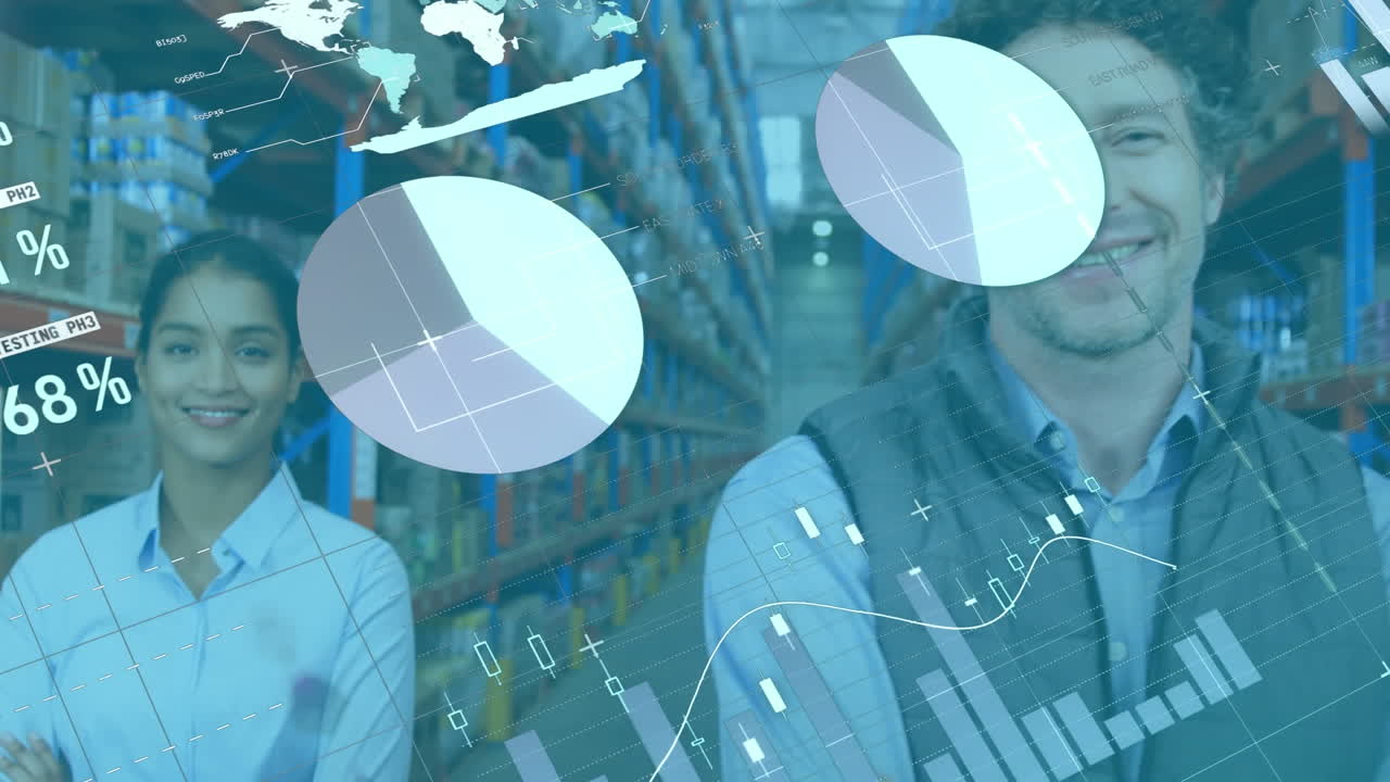 animación de la interfaz infográfica sobre diversos compañeros de trabajo sonrientes de pie en el almacén