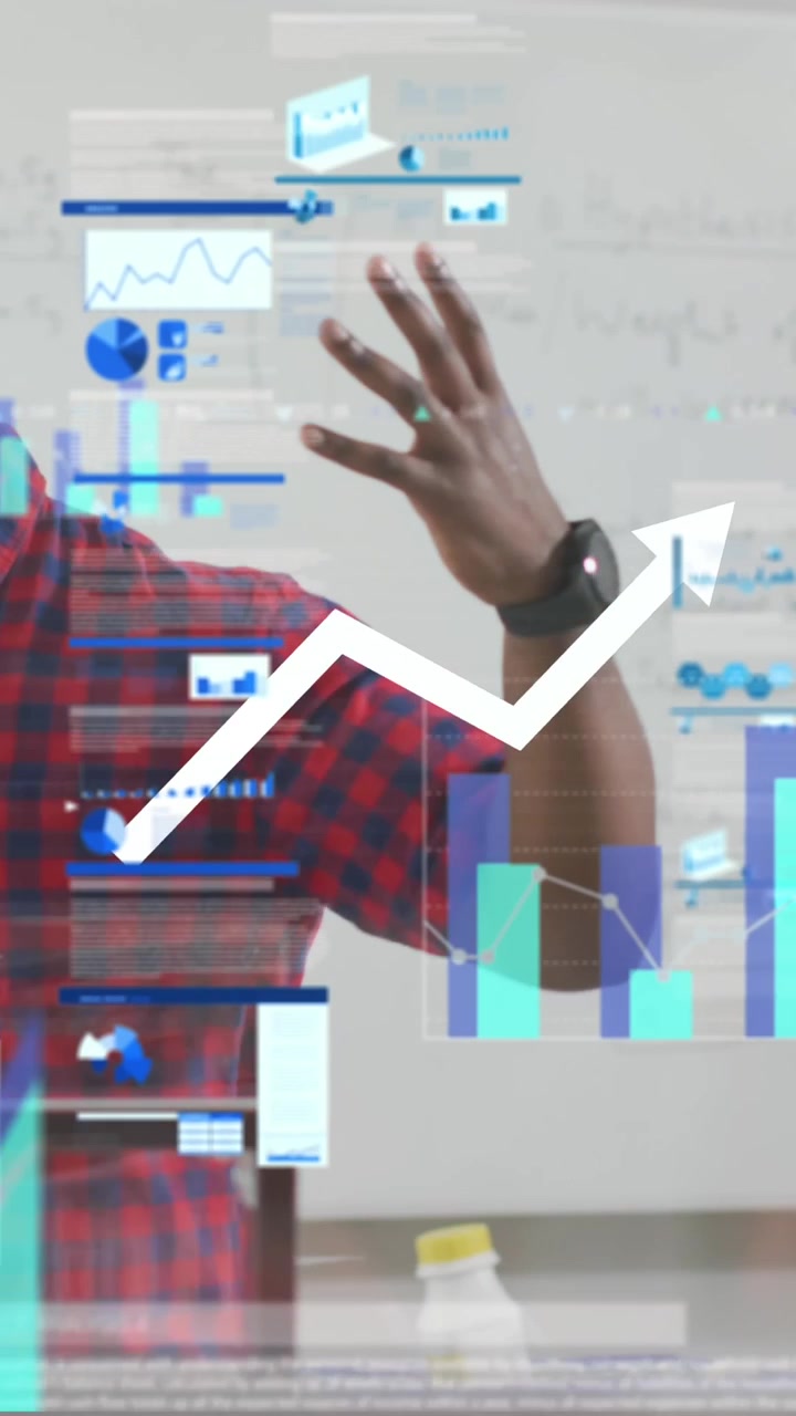 Animazione di dati con grafici e diagrammi su sfondo di un tutor africano che insegna biologia in classe