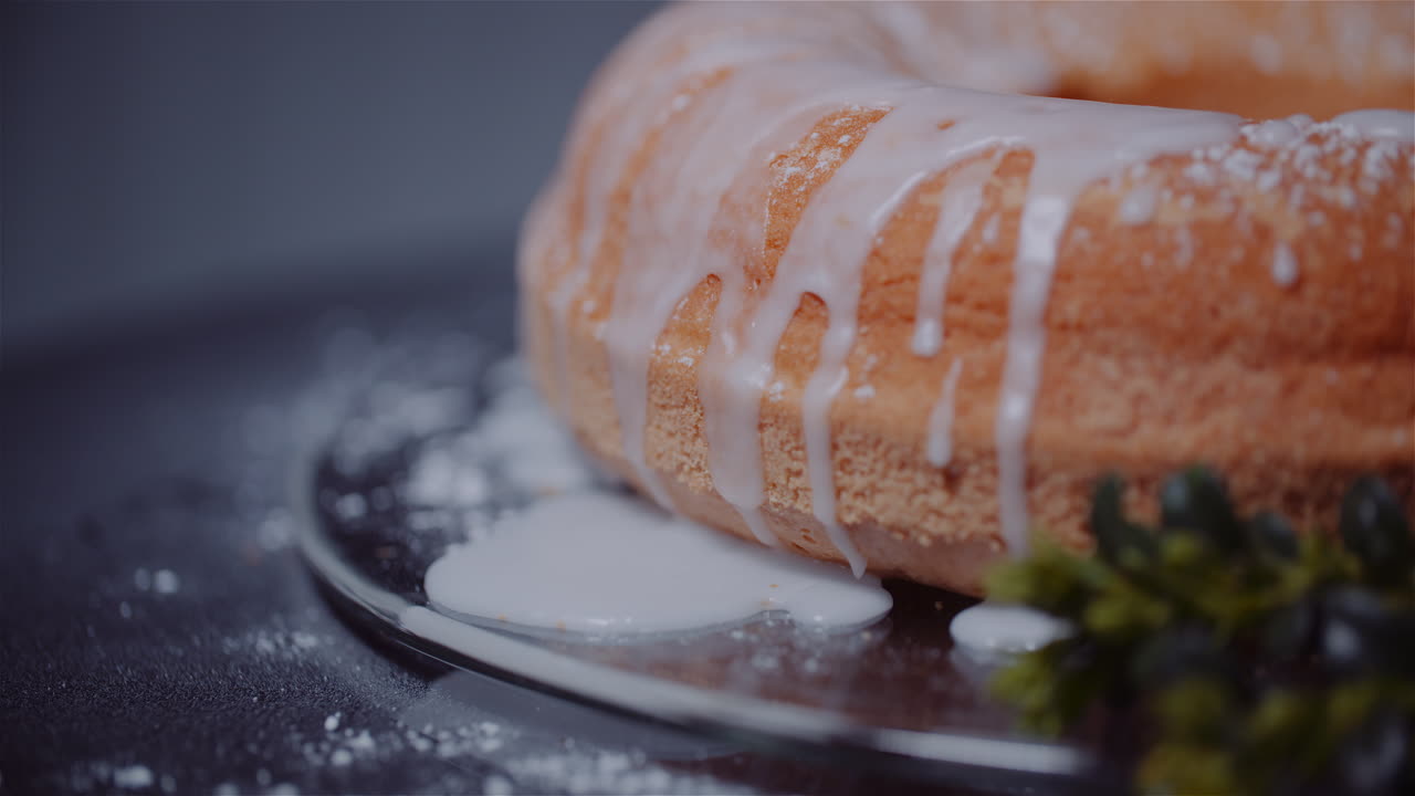 pastel de pascua tradicional recién horneado girando 5