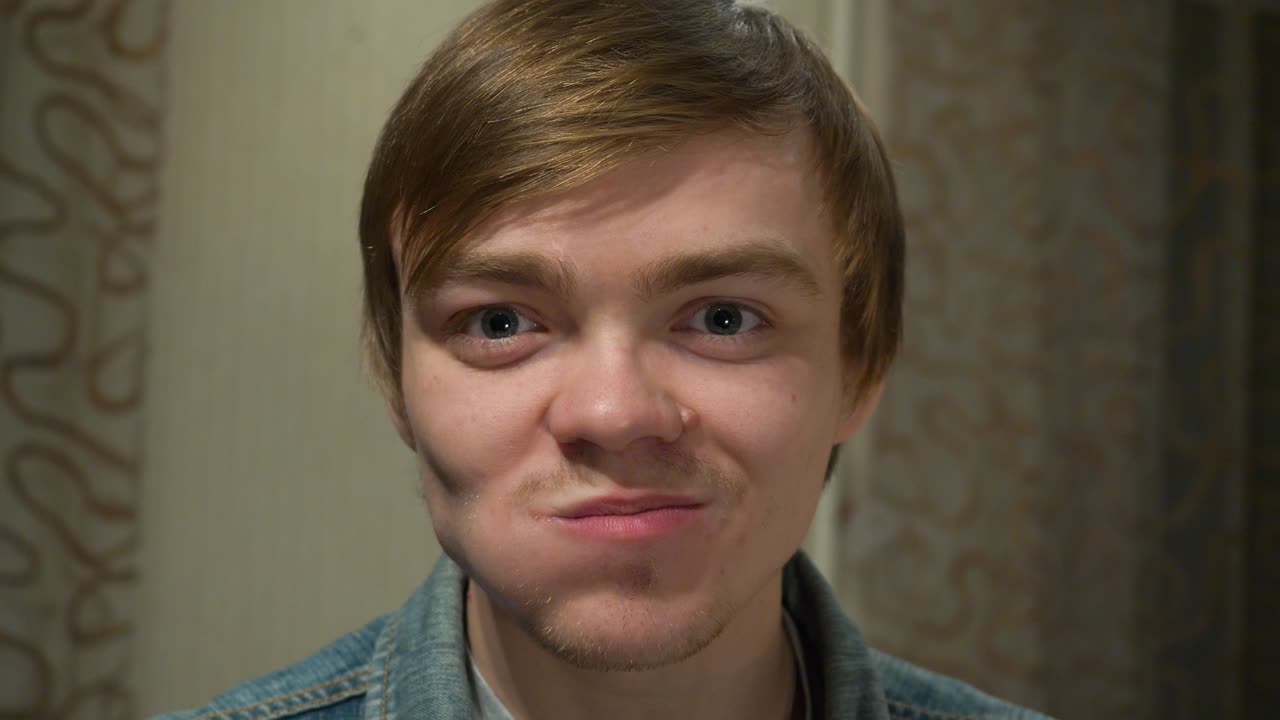 портрет молодого человека