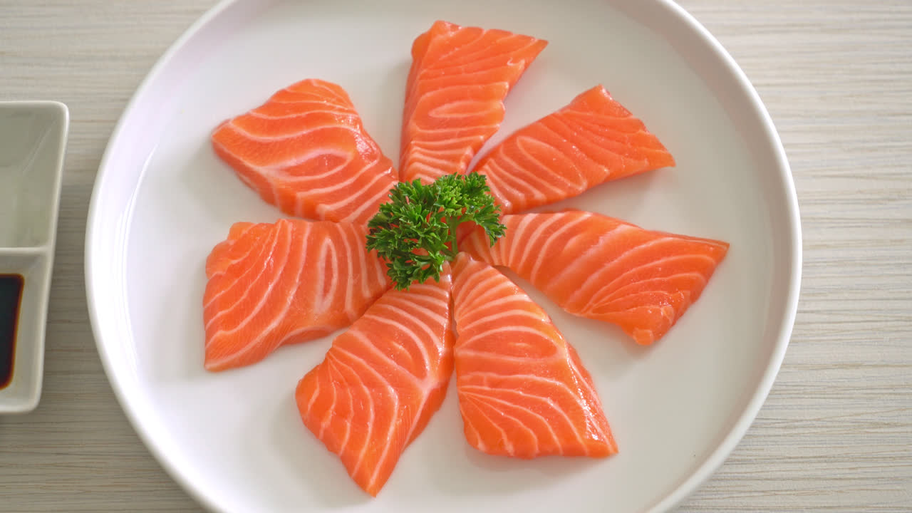sashimi crudo de salmón fresco - estilo de comida japonesa