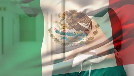 Composición-Digital-De-La-Bandera-De-México-Ondeando-Sobre-Una-Cirujana-Caucásica-Estresada-Sonriendo-En-El-Hospital