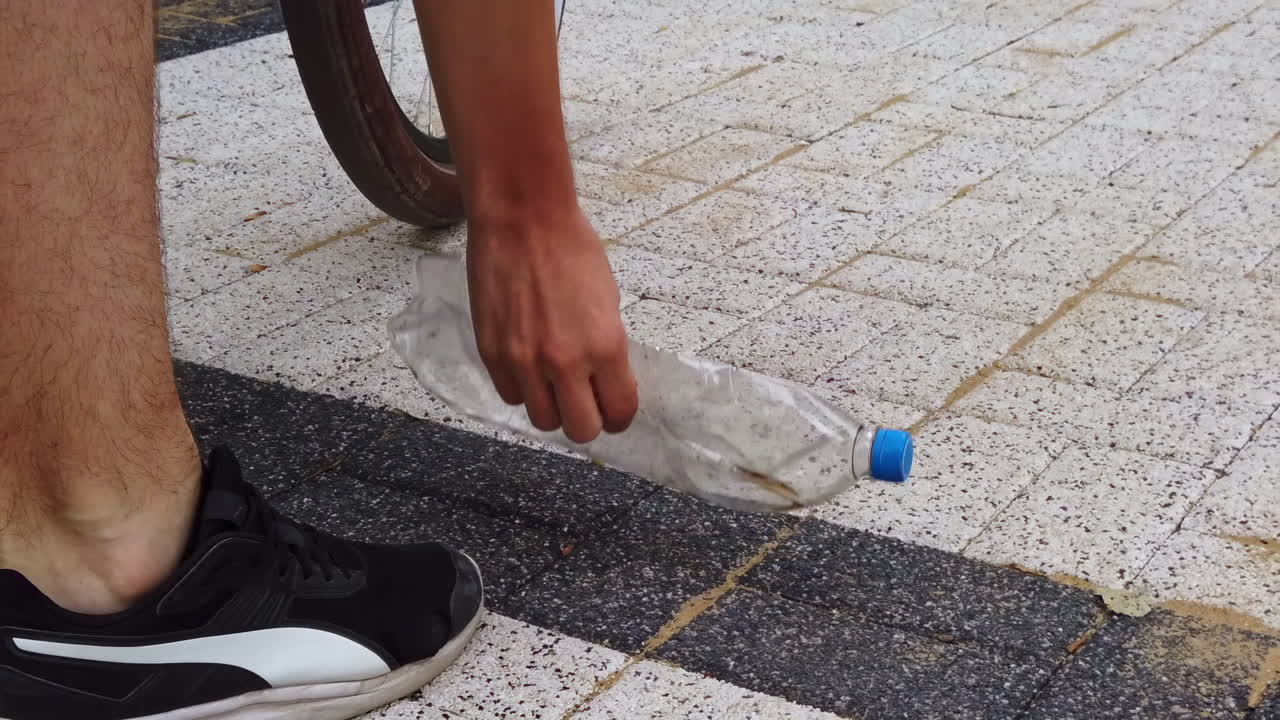 Woman hands cutting a tomato with a knife