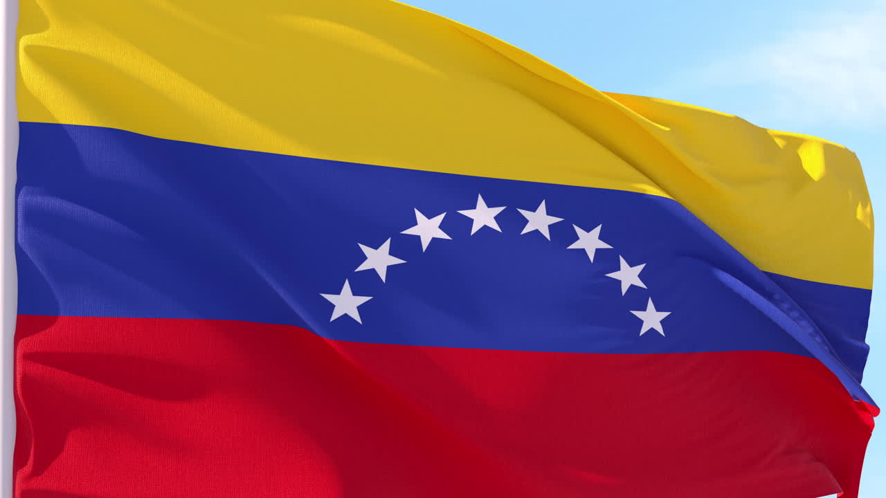 Bandeira da Venezuela Tremulando ao Vento Contra o Céu Azul