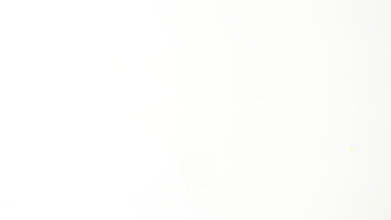 gotas de tinta en la leche