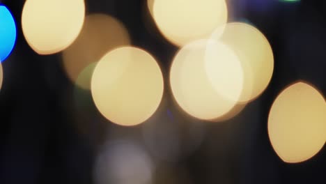 video de puntos de luz bokeh amarillos parpadeantes con espacio de copia