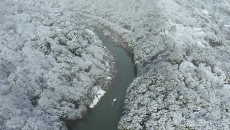 Boat-in-Arashiyama,-Kyoto