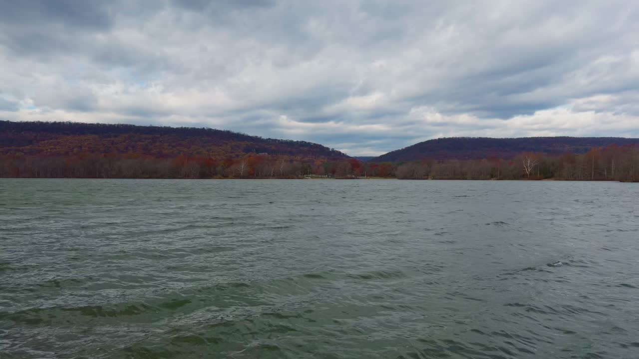 A beautiful view of a lake in the mountains on a dreary fall day