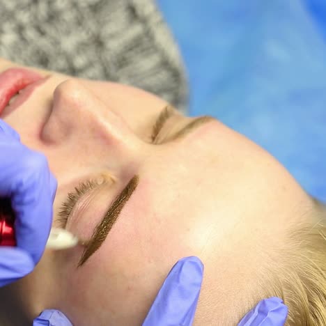 maquillaje en las cejas