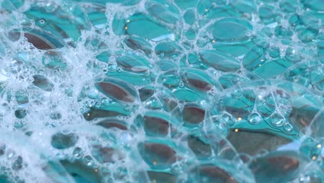 burbujas de jabón en el agua