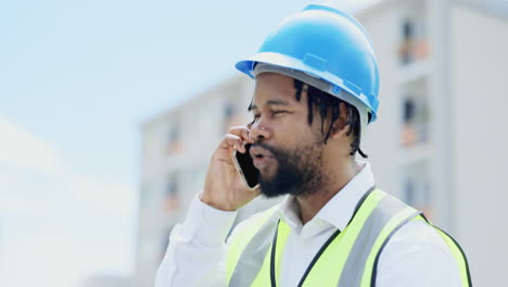 hombre negro, arquitecto y llamada telefónica
