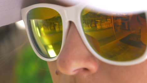 Gafas-De-Sol-Con-Montura-Blanca