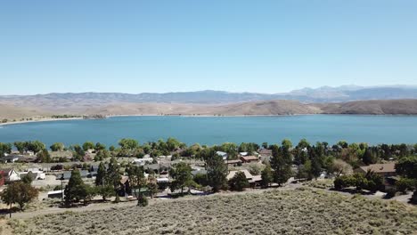 Lake-in-California-4K-Aerial-shot-pan-up-to-water