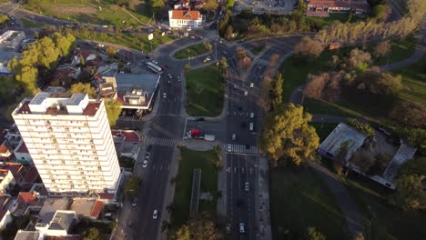 Balbin-Avenue-Fork-In-Der-Nähe-Von-Park-In-Buenos-Aires,-Argentinien