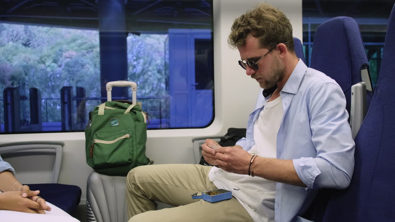 hombre trabajando en el tren