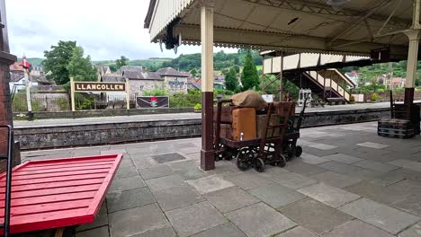 vintage luggage at llangollen station platform