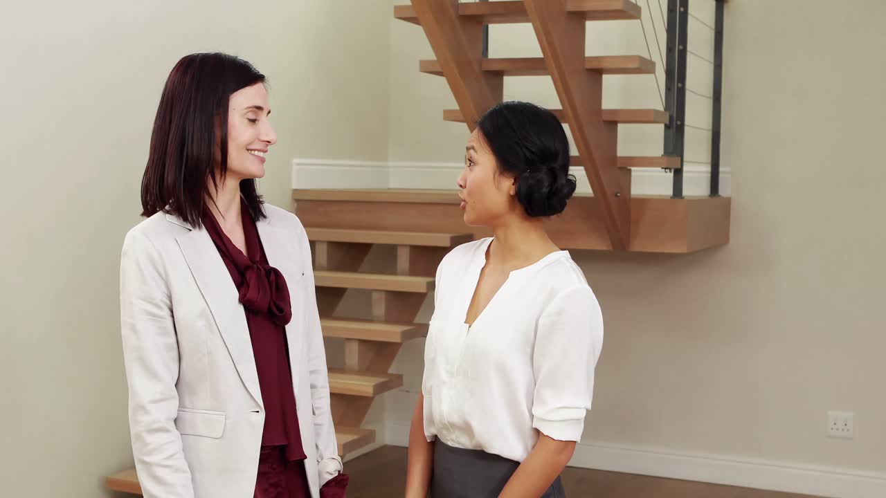 창의적인 사업가들이 이야기하고 있습니다.