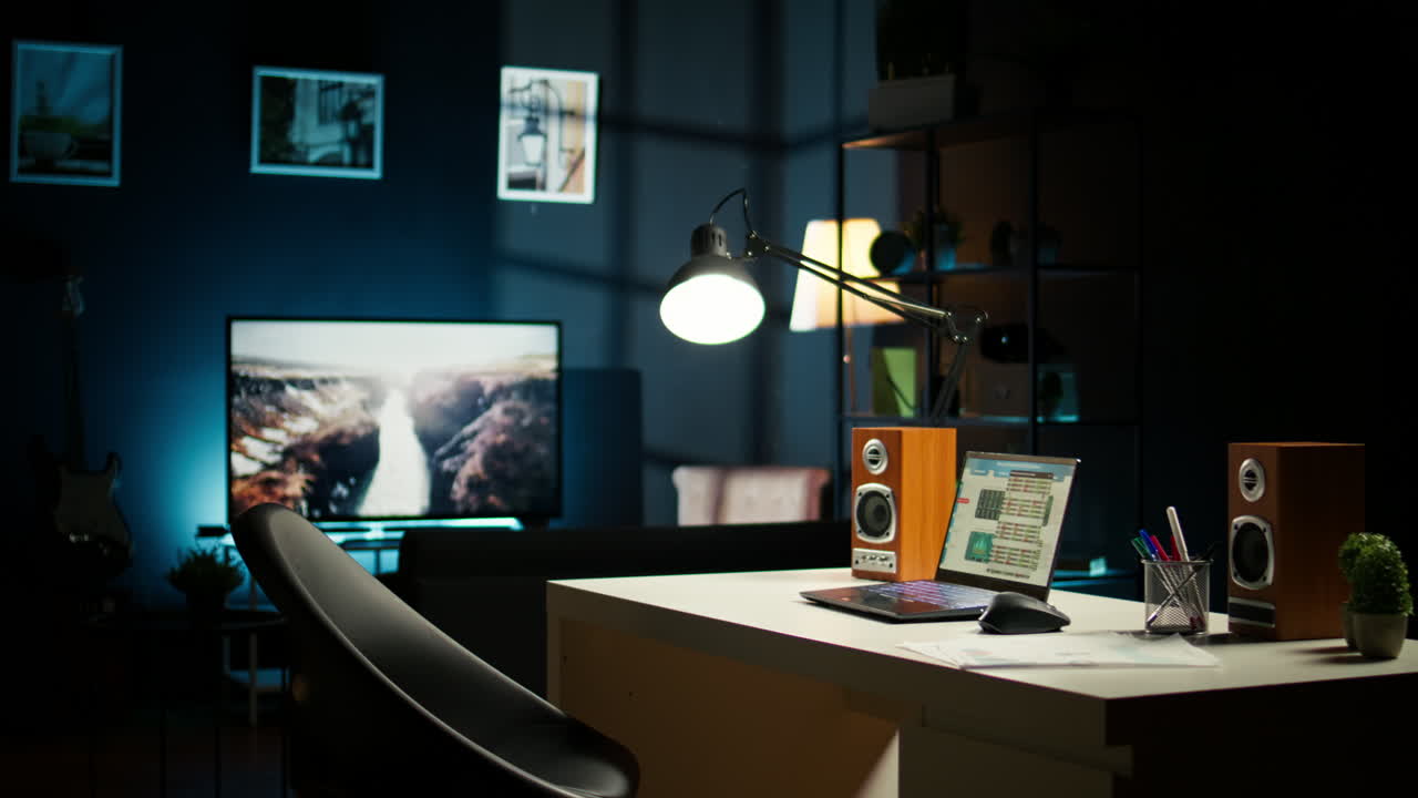 apartamento contemporáneo con un diseño minimalista de oficina en el hogar