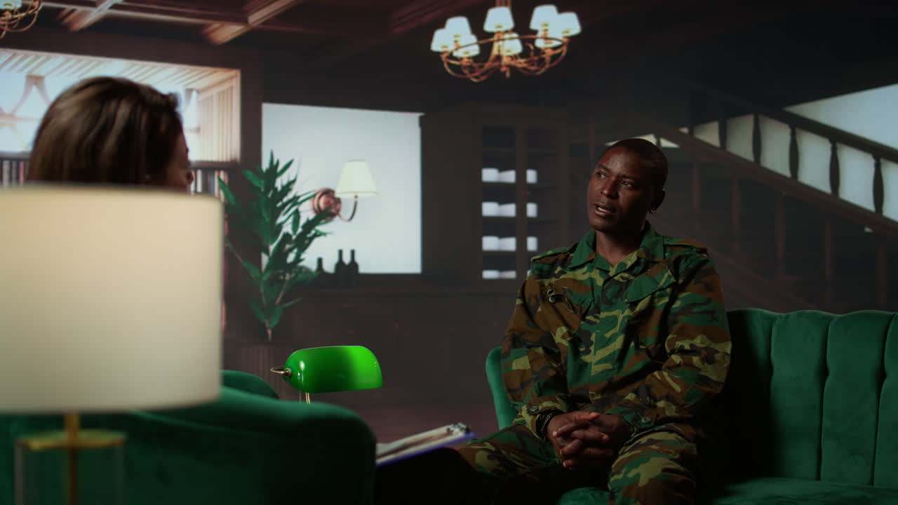 personal militar en una sesión de terapia