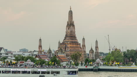 wat arun at dusk