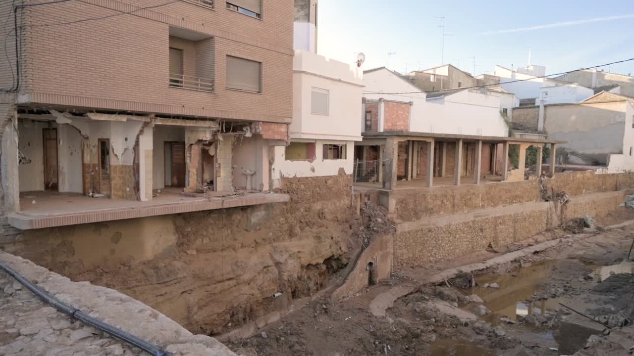 Gravi danni da alluvione a edifici e infrastrutture