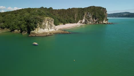 Glass-bottom-boat-floating-off-the-edge-of-Shakespeare-cliff