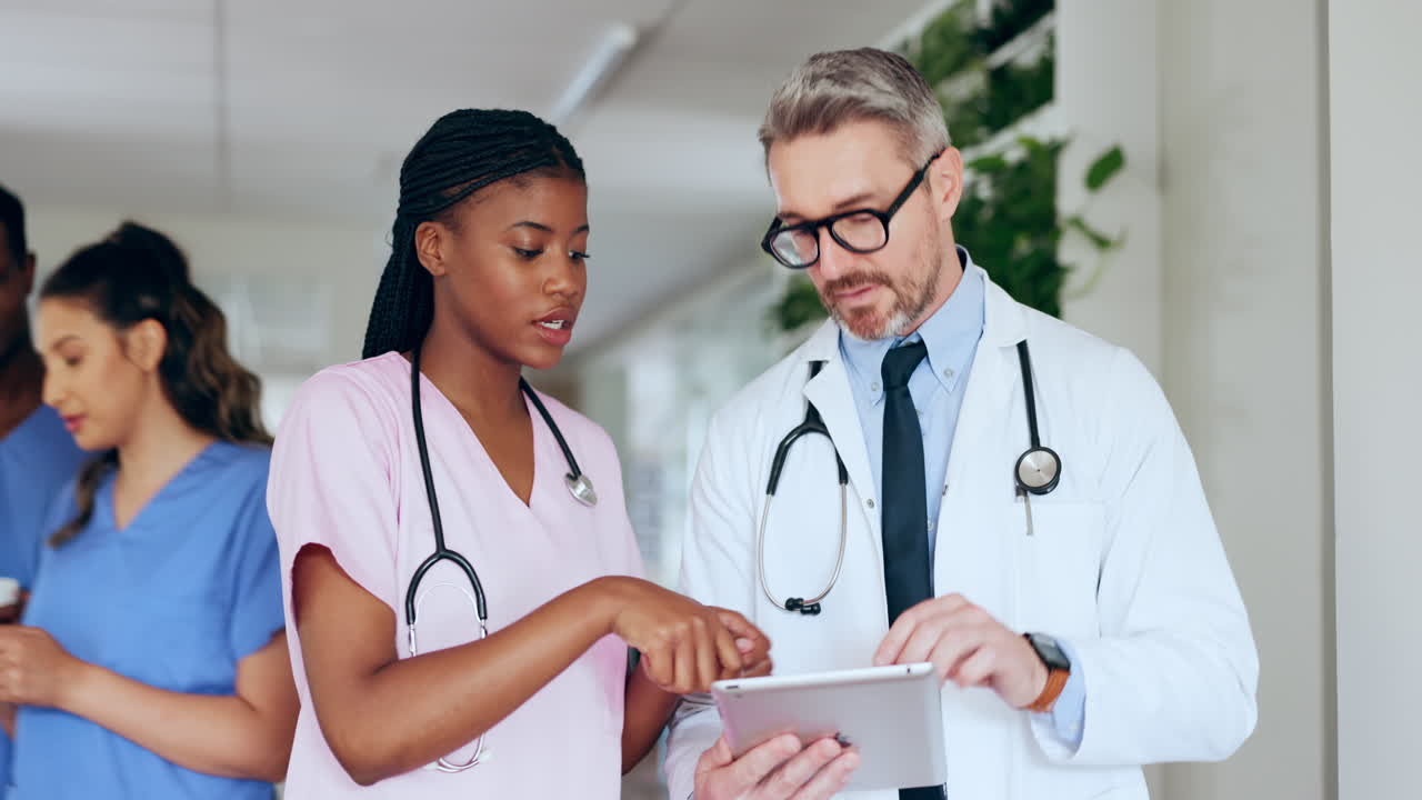 atención médica, consulta al médico y a la enfermera