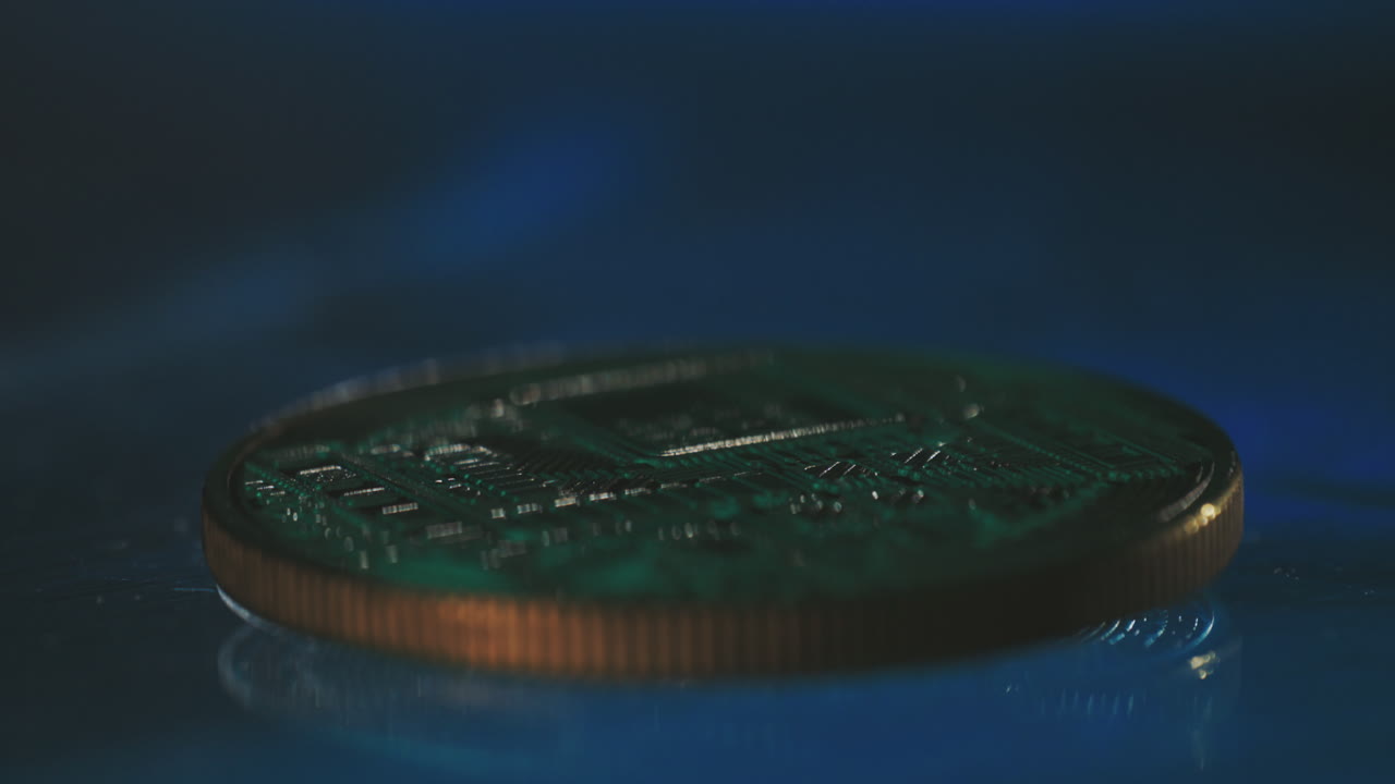 primer plano de una moneda de bitcoin