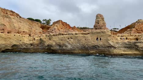 formaciones rocosas geológicas únicas en la costa de portugal