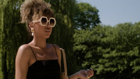 Close-up-view-of-elegant-african-woman-walking-in-the-park