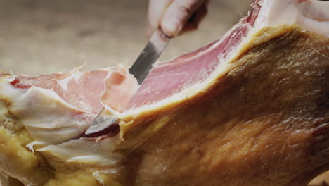 Schneiden-Sie-Saftigen,-Appetitlichen-Jamon,-Nahaufnahme