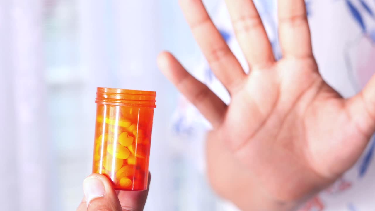 약물 복용을 거부하는 것