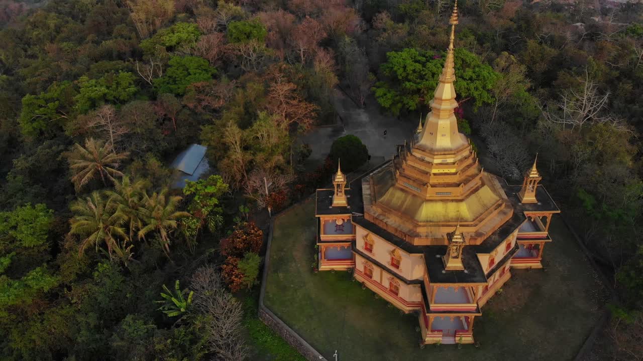 Tramonto al tempio buddista, Luang Prabang, Laos