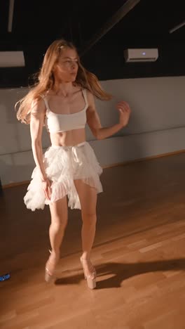 actuación de danza contemporánea en el estudio
