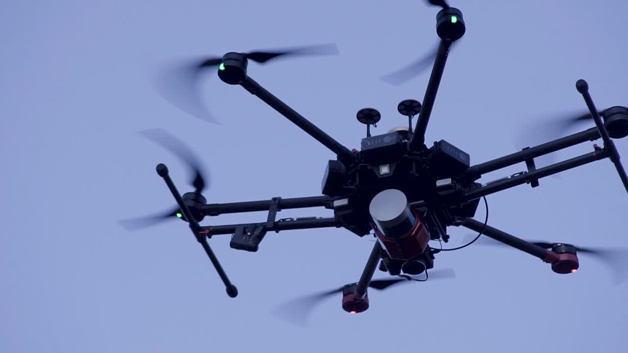 비행 중인 드론