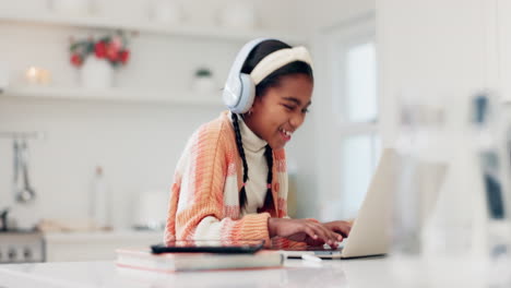 En-Línea,-Educación-Y-Computadora-Portátil-Con-Niño