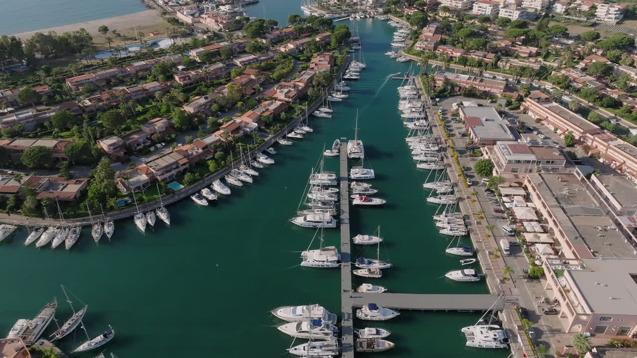 4k aérea de la marina de portorosa, sicilia