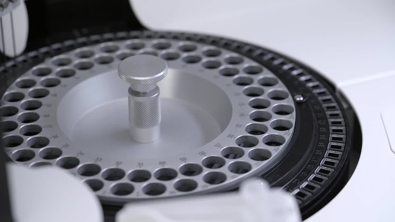 시험 실행 중에 시험 튜브를위한 판의 근접 gimbal  ⁇